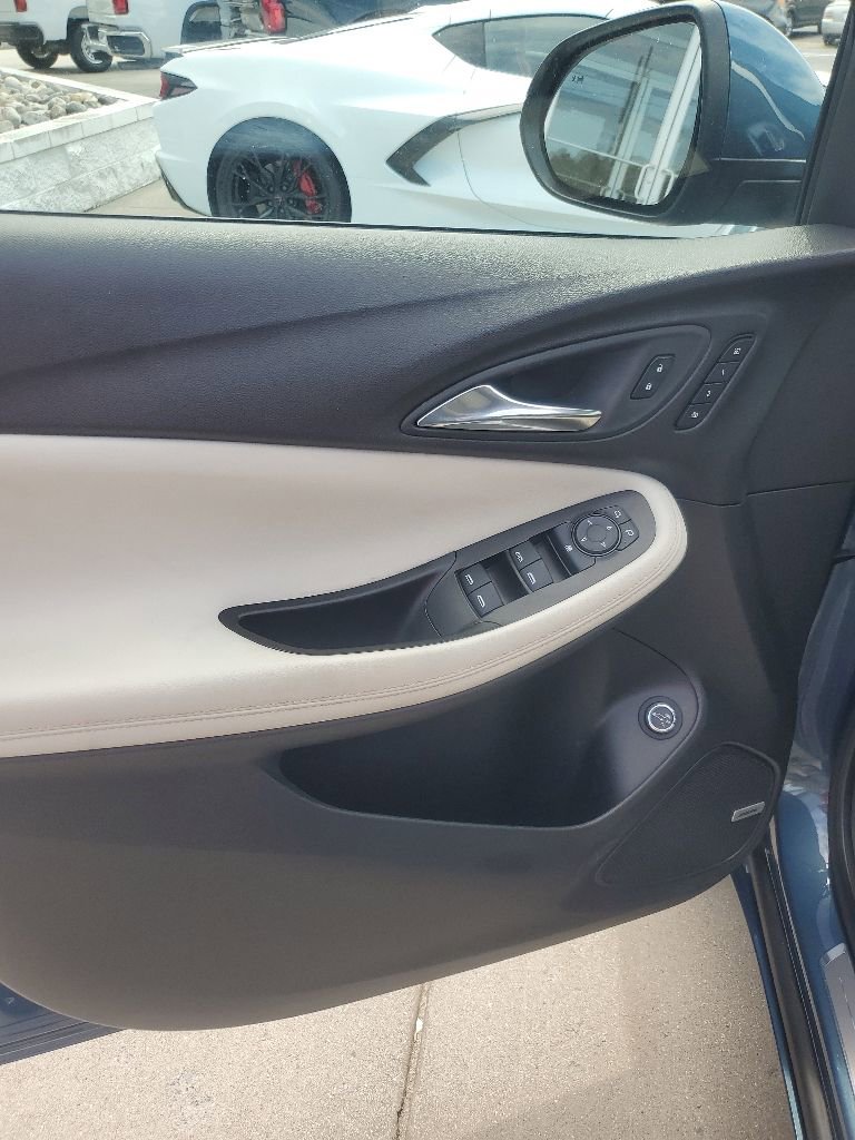 Used 2024 Buick Encore GX Avenir w/ Avenir Technology Package FWD image 17