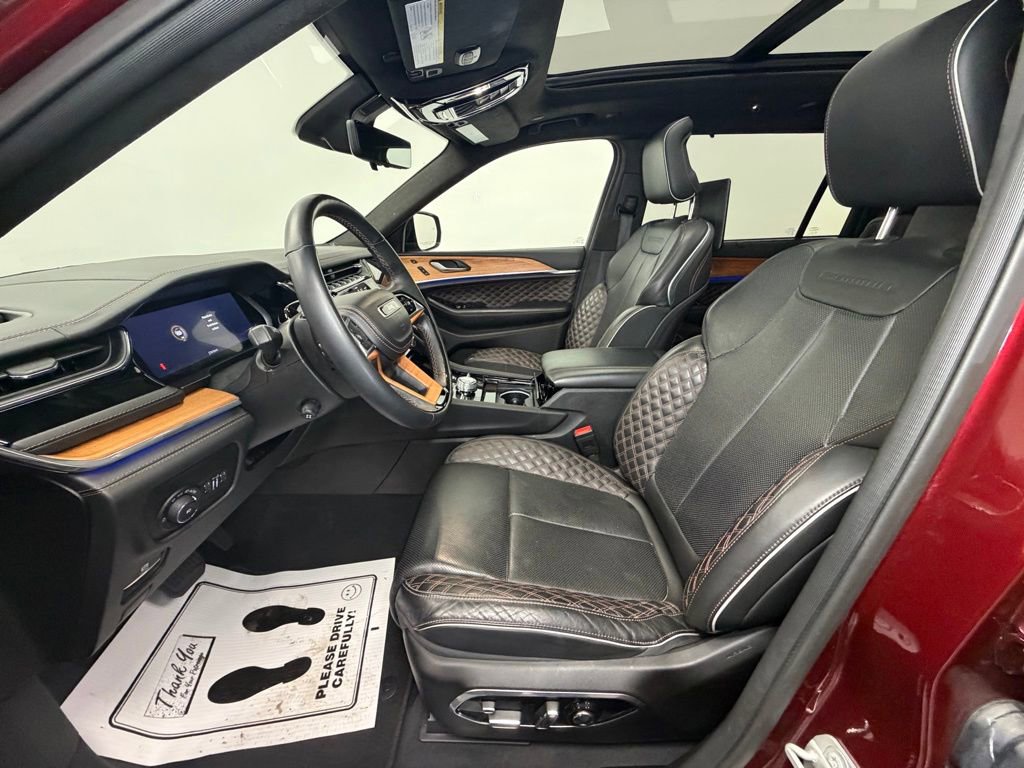 Used 2024 Jeep Grand Cherokee L Summit AWD/4WD image 4