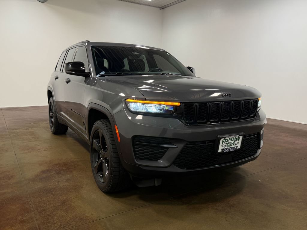 Used 2022 Jeep Grand Cherokee Altitude AWD/4WD image 30