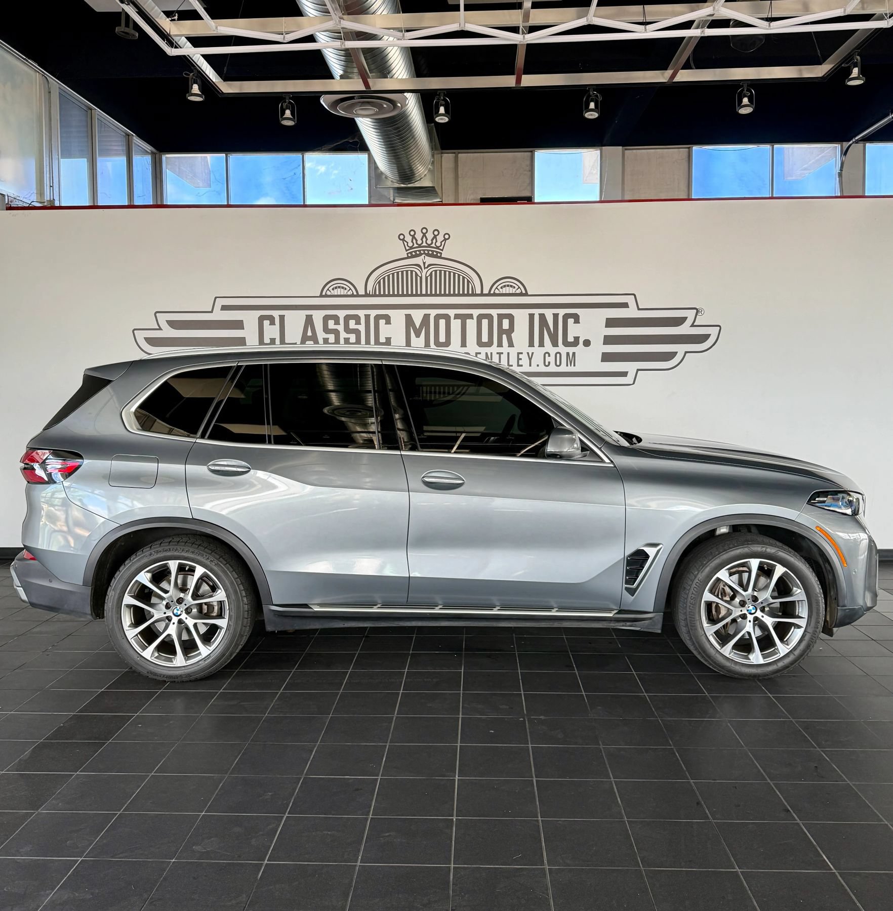 Used 2024 BMW X5 xDrive40i w/ Premium Package AWD/4WD image 4