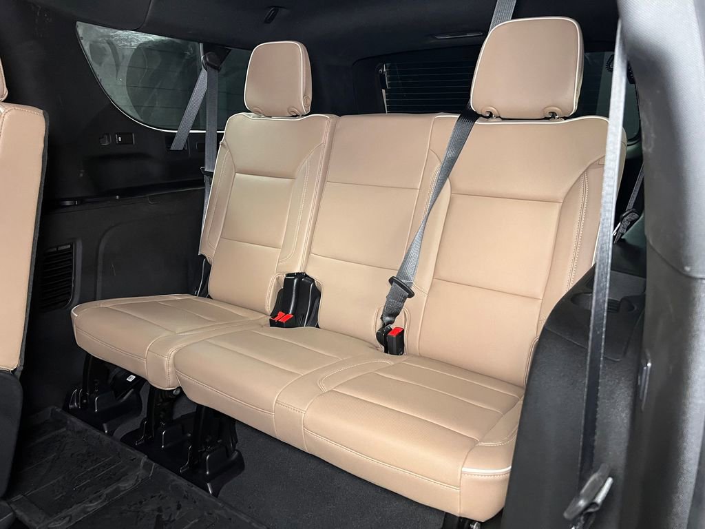 Used 2024 Chevrolet Suburban Premier w/ Premium Package 2 AWD/4WD image 22