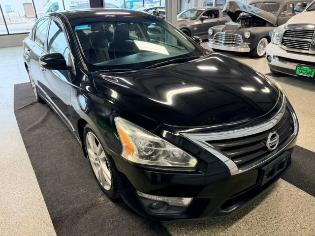 Used 2014 Nissan Altima 3.5 SL w/ Technology Package FWD image 2