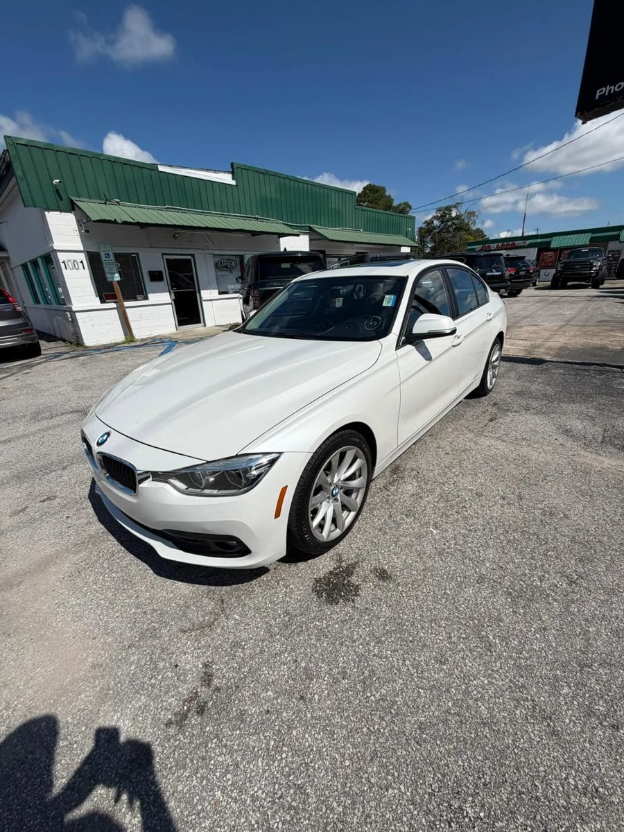 Used 2018 BMW 320i xDrive Sedan w/ Convenience Package AWD/4WD image 3