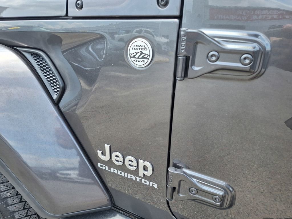 Used 2022 Jeep Gladiator Overland w/ Cold Weather Group AWD/4WD image 32