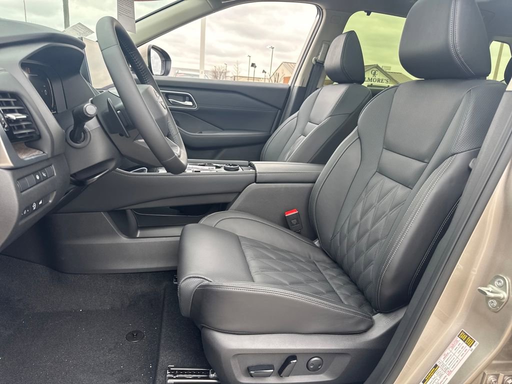 New 2026 Nissan Rogue Platinum image 14
