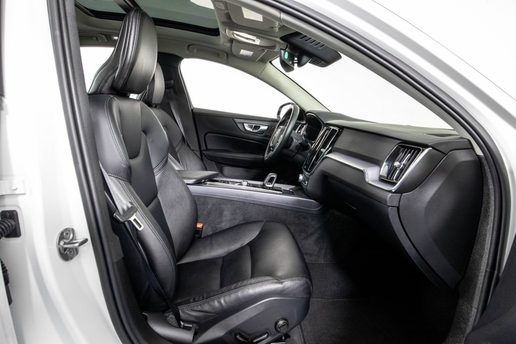 Used 2025 Volvo S60 B5 Core FWD image 9