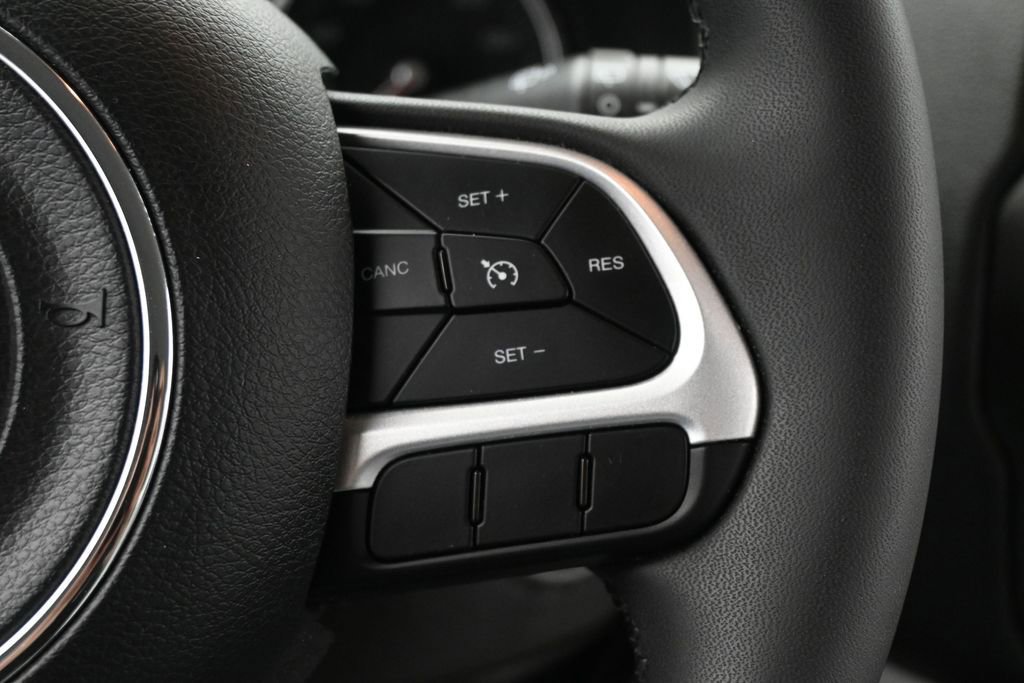 Used 2020 Jeep Renegade Latitude AWD/4WD image 18