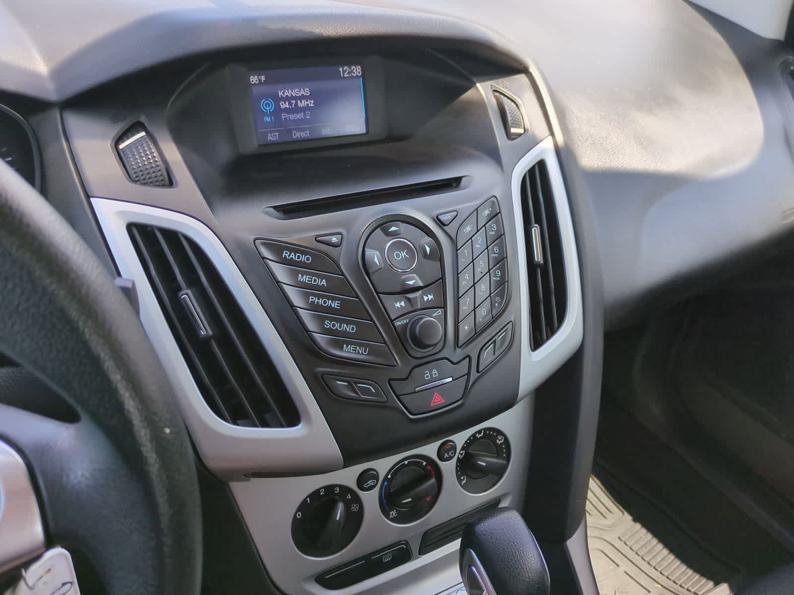 Used 2014 Ford Focus SE w/ SE Winter Package FWD image 27