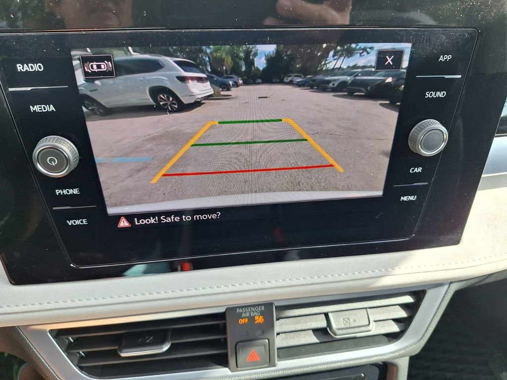 New 2025 Volkswagen Taos SE image 15