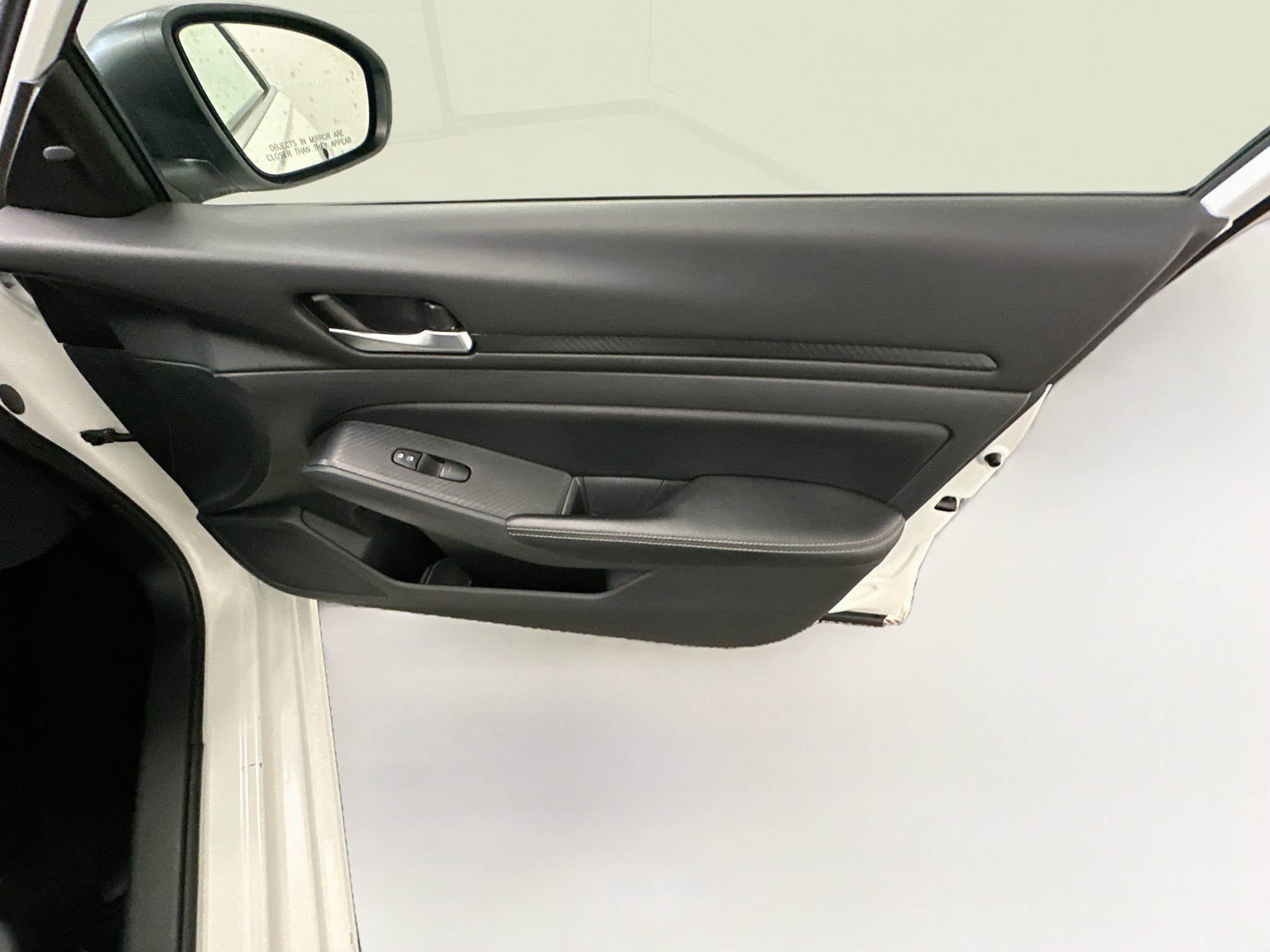 Used 2025 Nissan Altima 2.5 SV FWD image 32