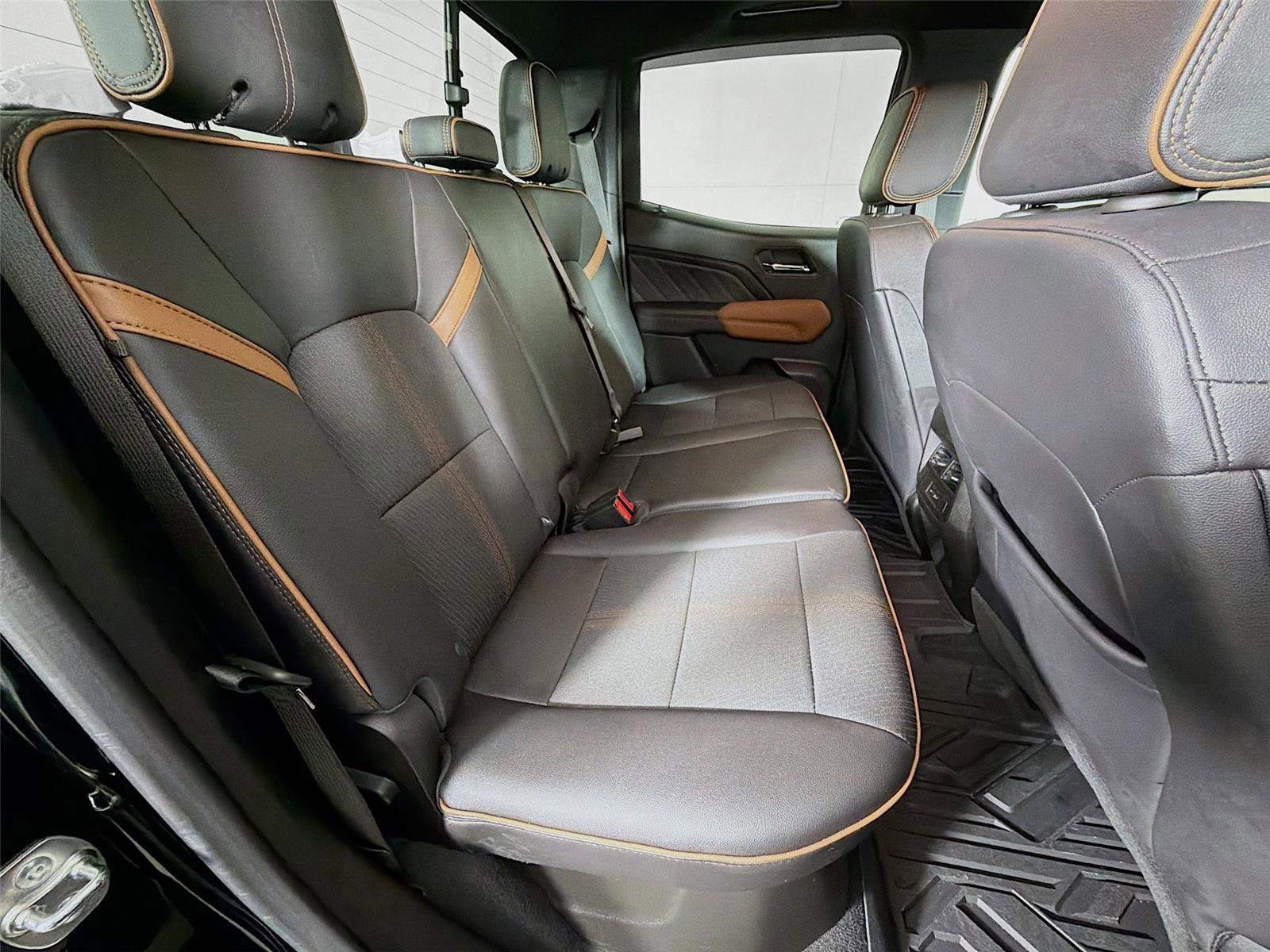 Used 2024 GMC Canyon AT4 w/ Technology Package image 27