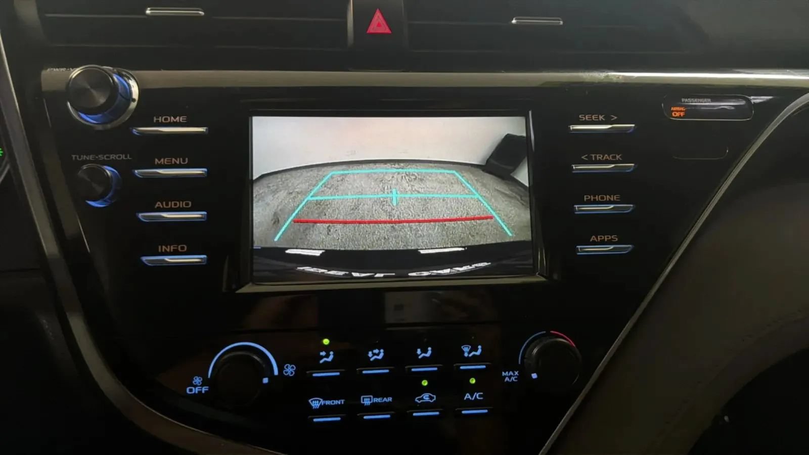 Used 2018 Toyota Camry LE FWD image 14