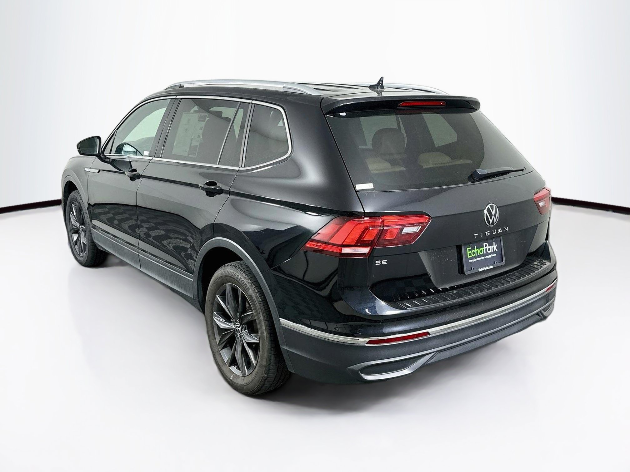 Used 2023 Volkswagen Tiguan SE FWD image 5