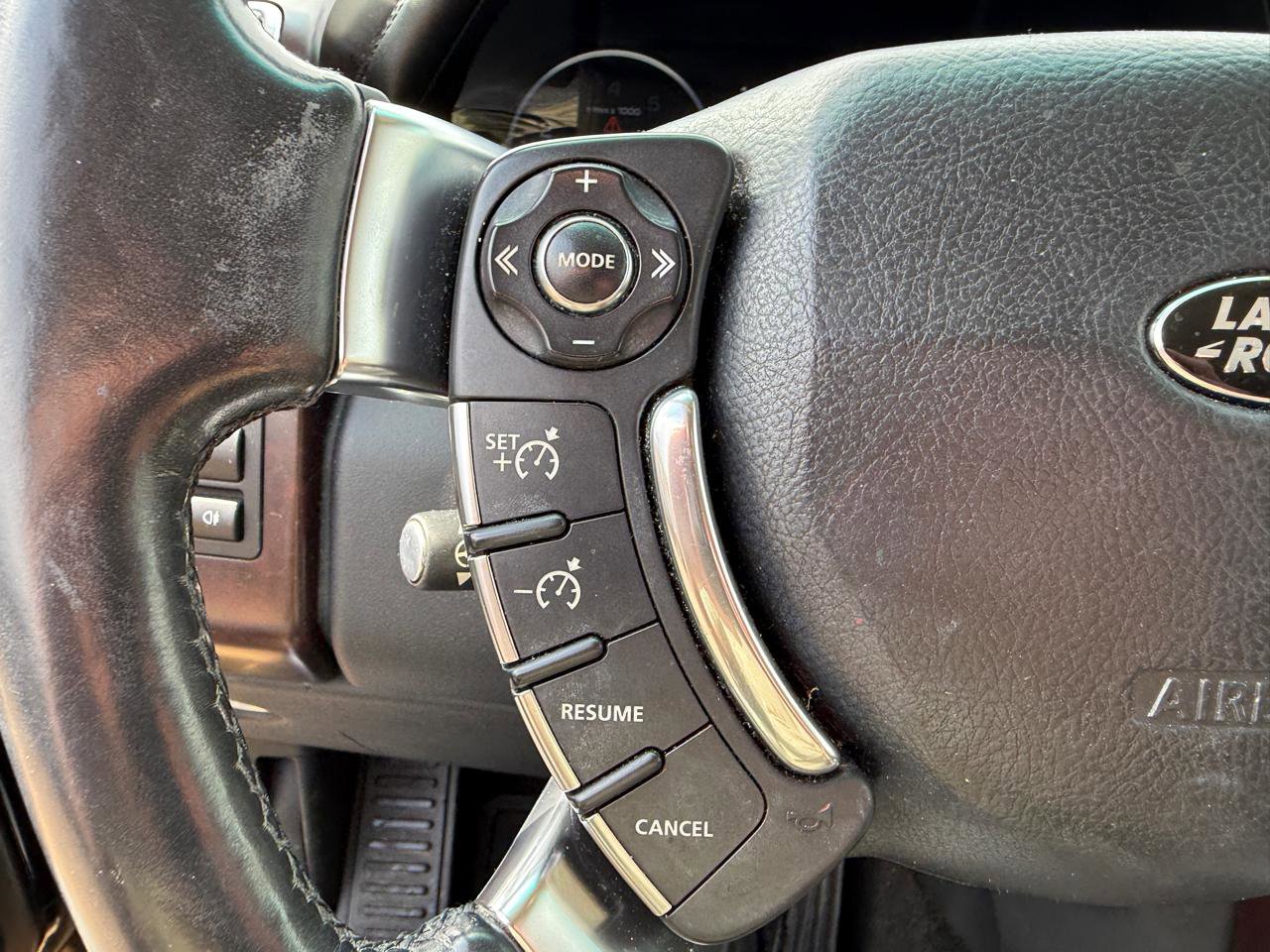 Used 2011 Land Rover Range Rover HSE image 16