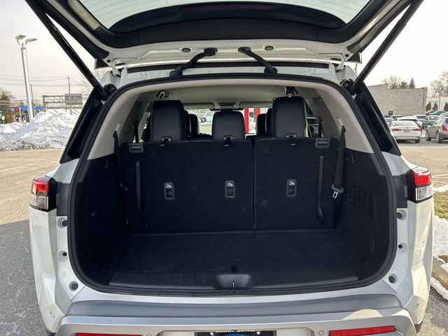 Used 2024 Nissan Pathfinder SL w/ Black Appearance Package image 28