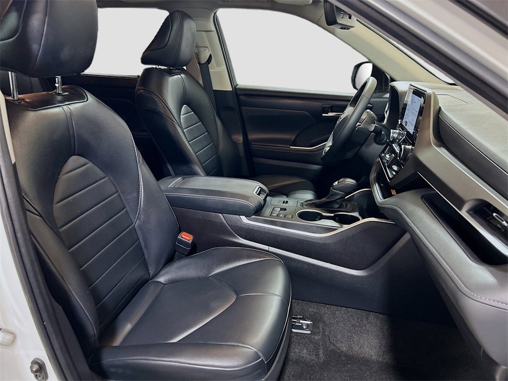 Used 2023 Toyota Highlander XLE image 27