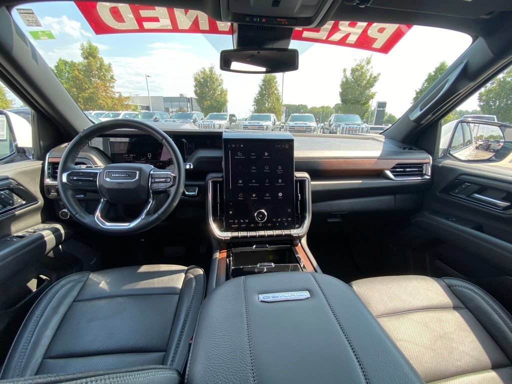 Used 2025 GMC Yukon XL Denali AWD/4WD image 28