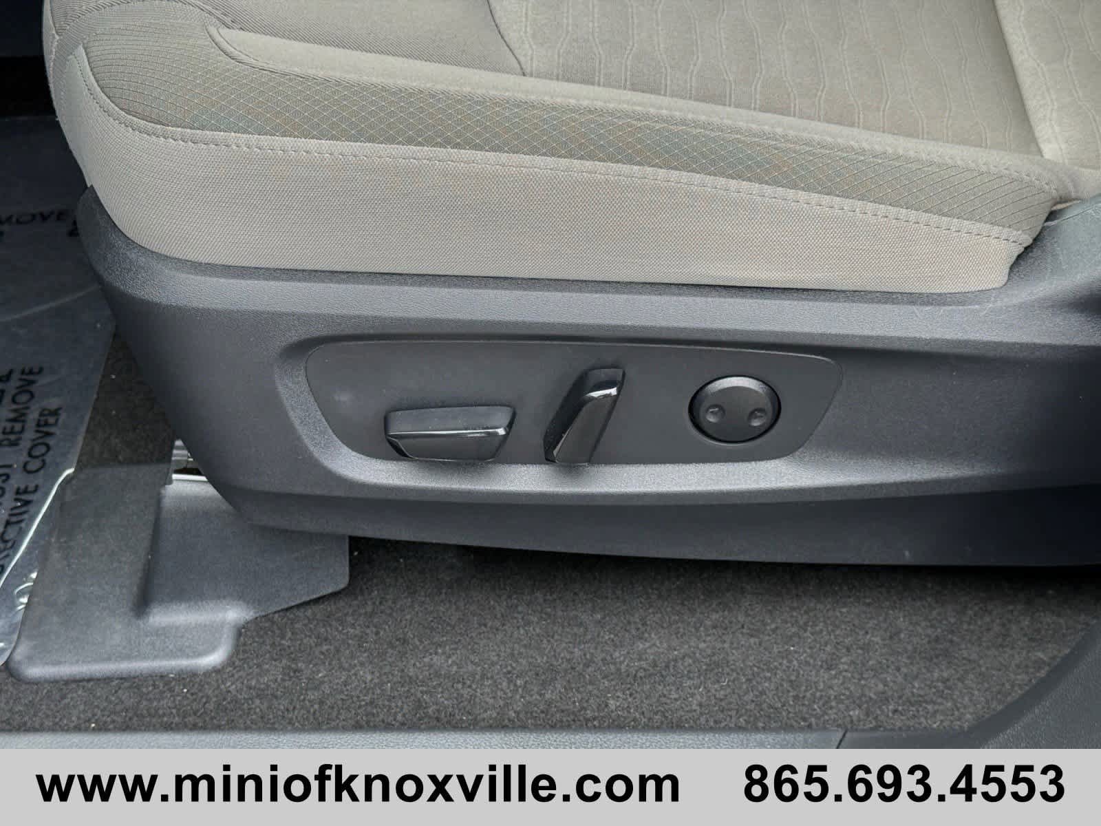 Used 2024 Nissan Pathfinder SV FWD image 12