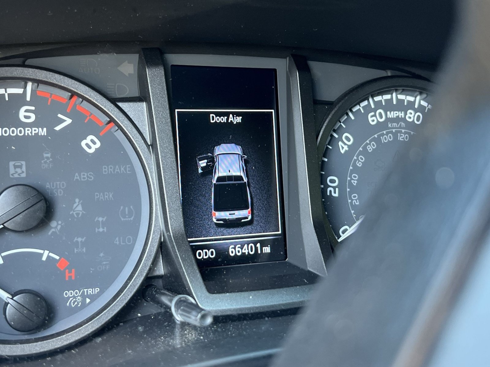 Used 2023 Toyota Tacoma TRD Off-Road w/ Technology Package AWD/4WD image 16