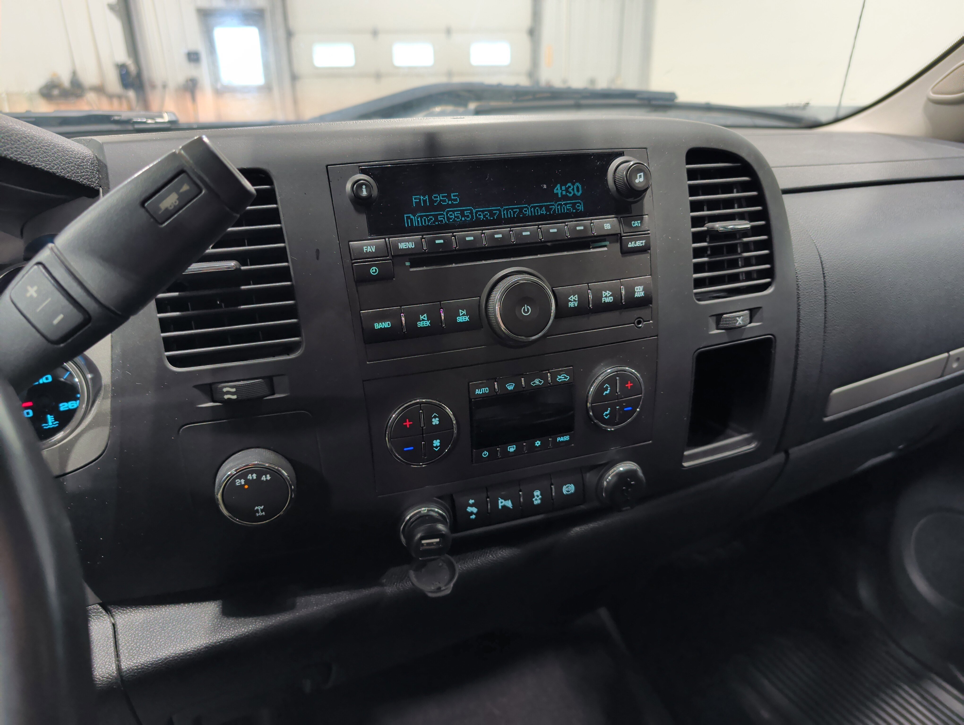Used 2013 Chevrolet Silverado 2500 LT w/ Interior Plus Package AWD/4WD image 11