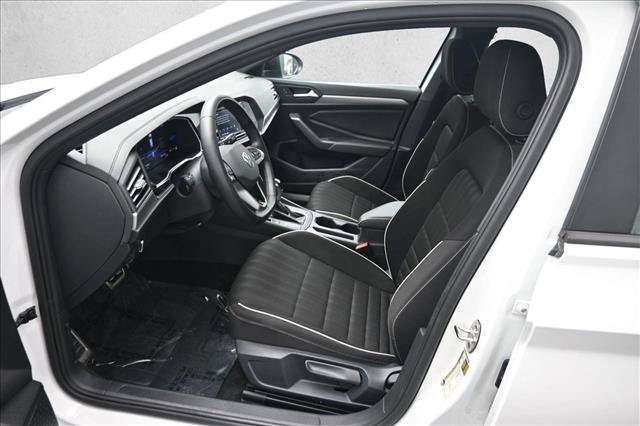 Used 2024 Volkswagen Jetta Sport FWD image 9