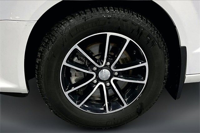 Used 2016 Dodge Grand Caravan SE image 28