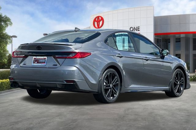Used 2025 Toyota Camry XSE FWD image 4