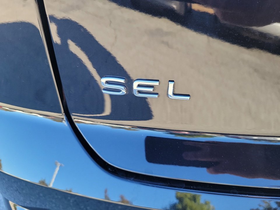 Certified 2025 Volkswagen Atlas Cross Sport SEL Premium R-Line image 18