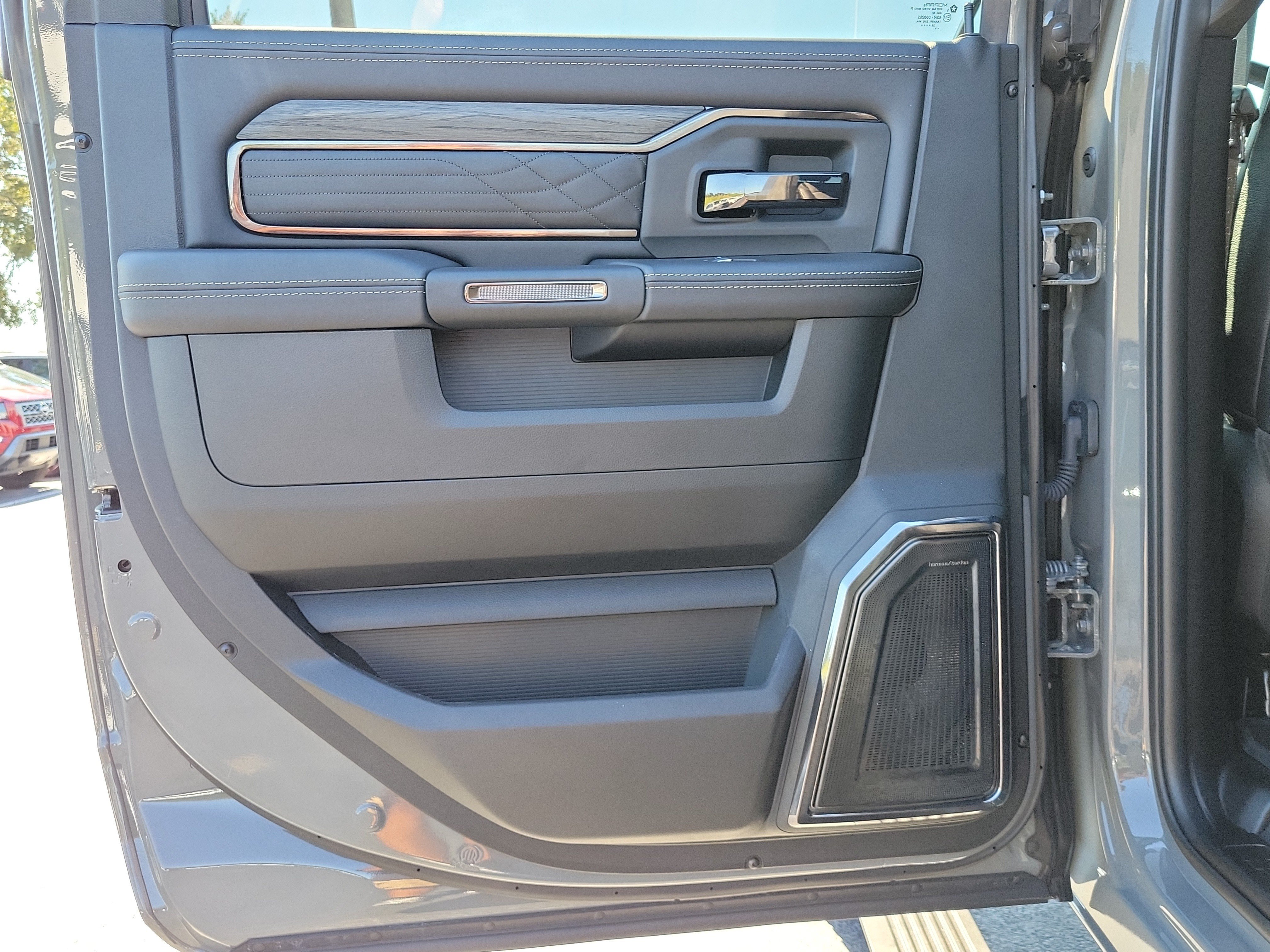 Used 2026 RAM 2500 Limited AWD/4WD image 11