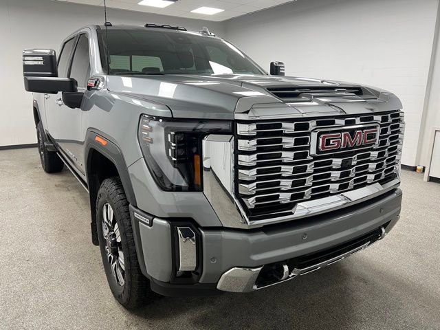 Used 2025 GMC Sierra 3500 Denali w/ Denali Reserve Package AWD/4WD image 2