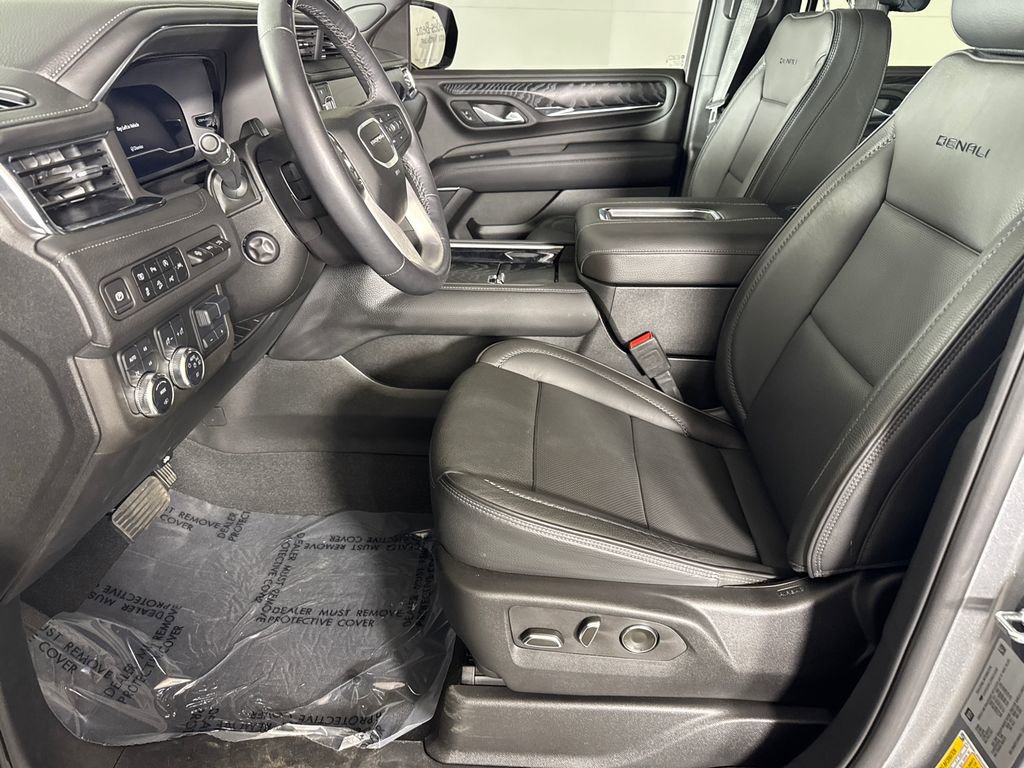 Used 2024 GMC Yukon Denali w/ Advanced Technology Package AWD/4WD image 9