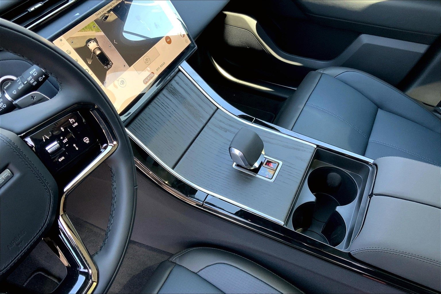 New 2026 Land Rover Range Rover Velar Dynamic SE image 7