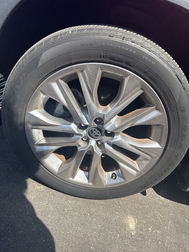 Used 2022 Toyota Highlander Limited image 9