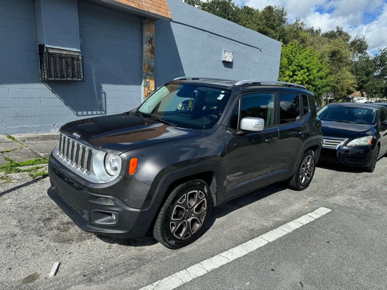 Used 2017 Jeep Renegade Limited FWD image 3