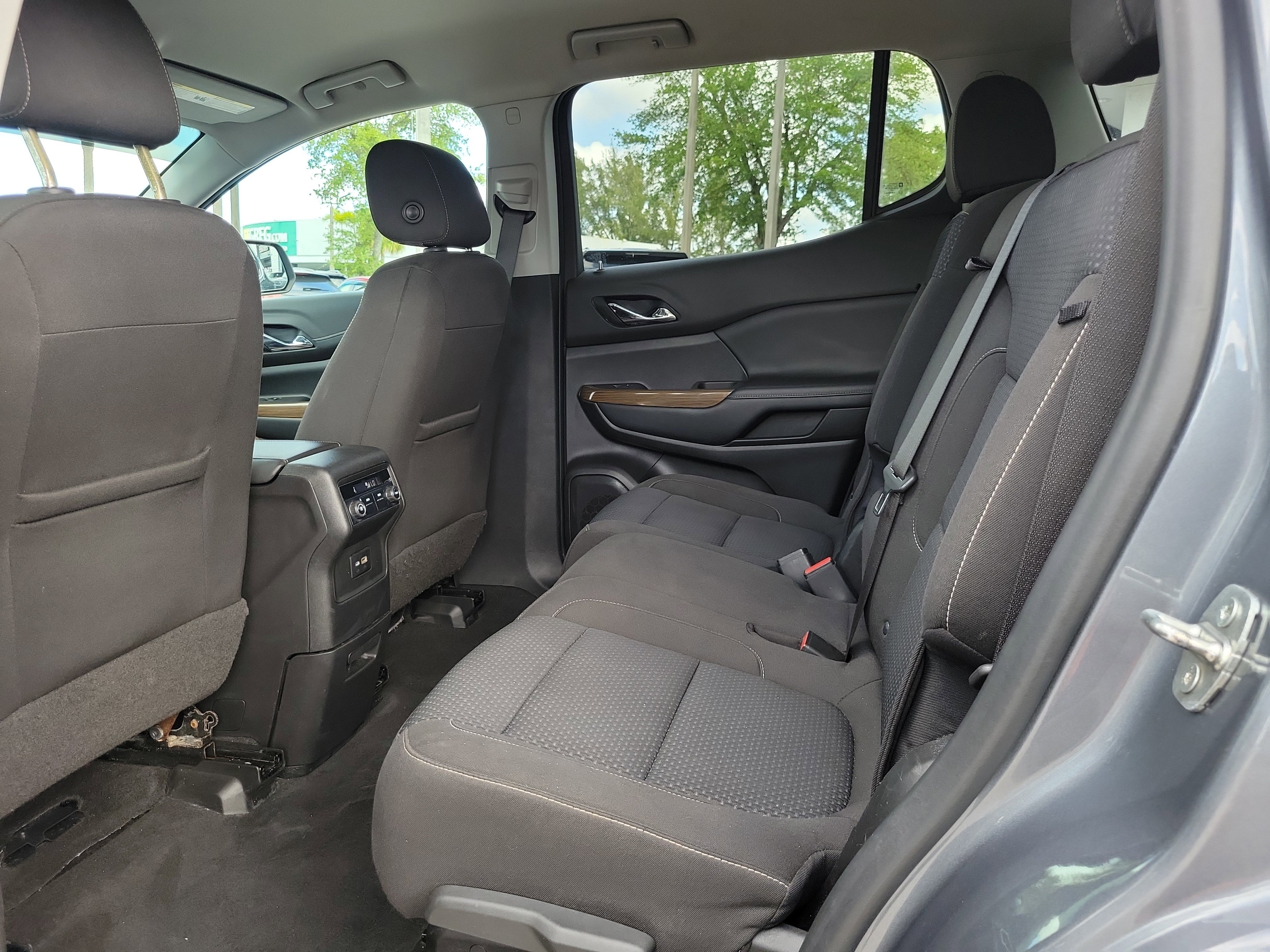 Used 2020 GMC Acadia SLE image 13