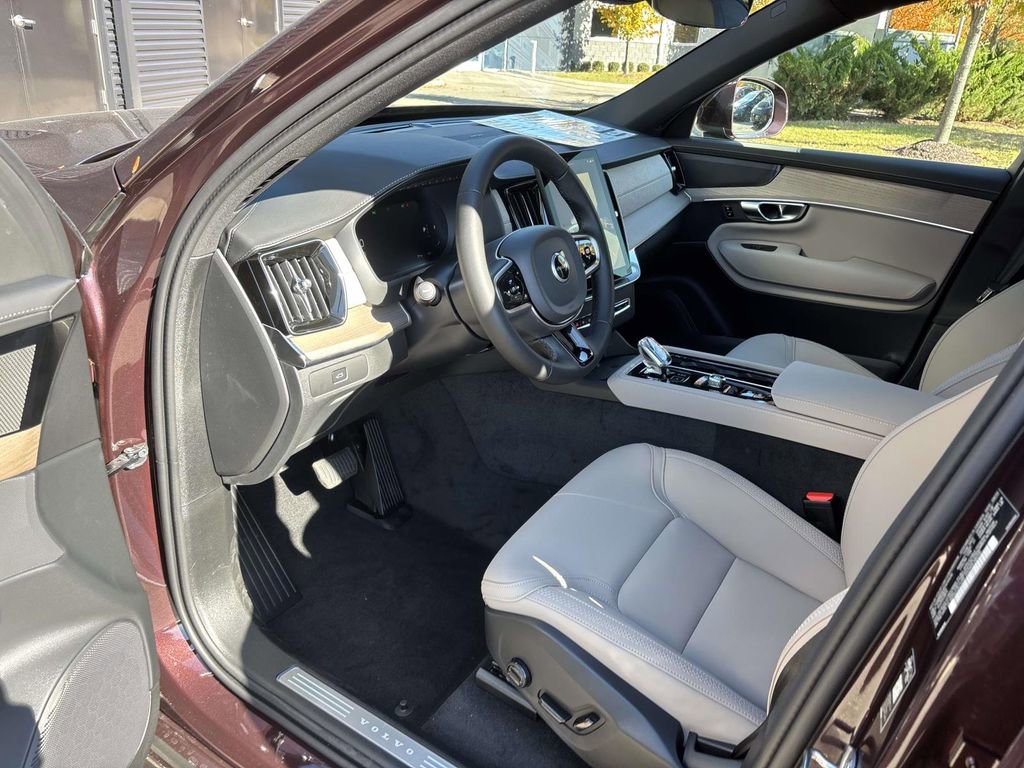 New 2026 Volvo XC90 B6 Plus w/ Protection Package Premier image 24