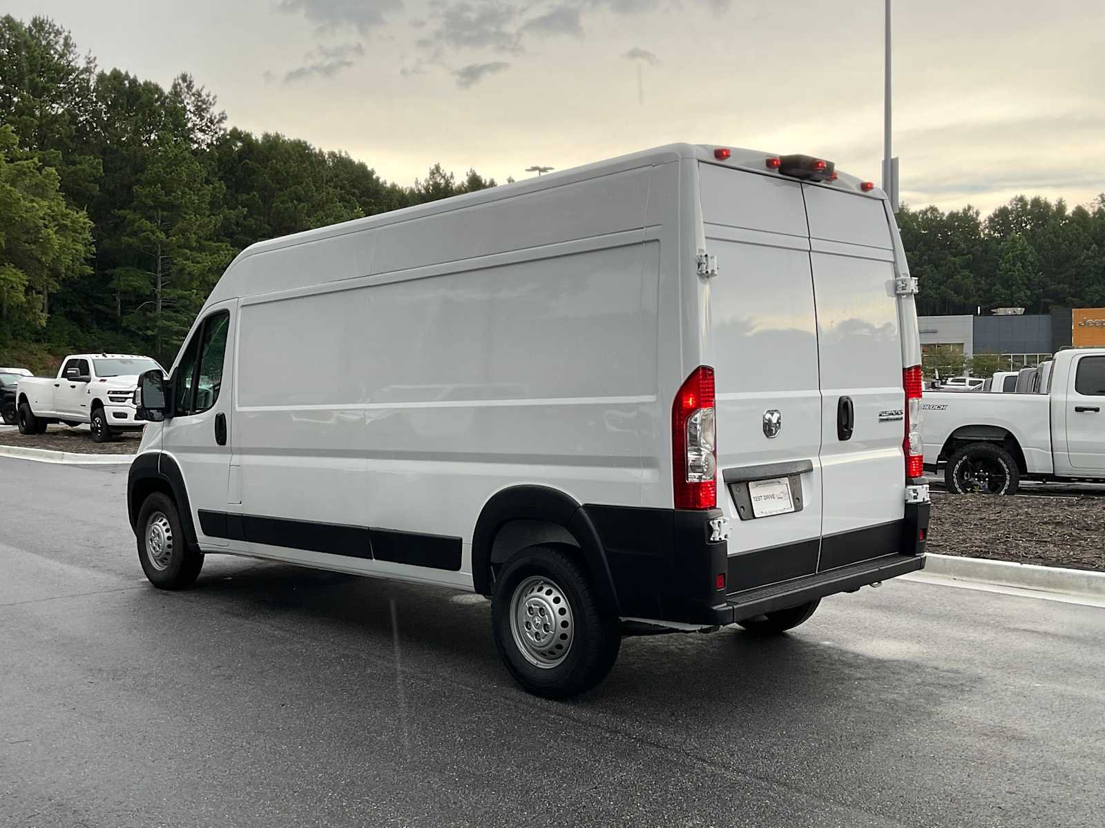 Used 2024 RAM ProMaster 2500 w/ Convenience Group FWD image 3