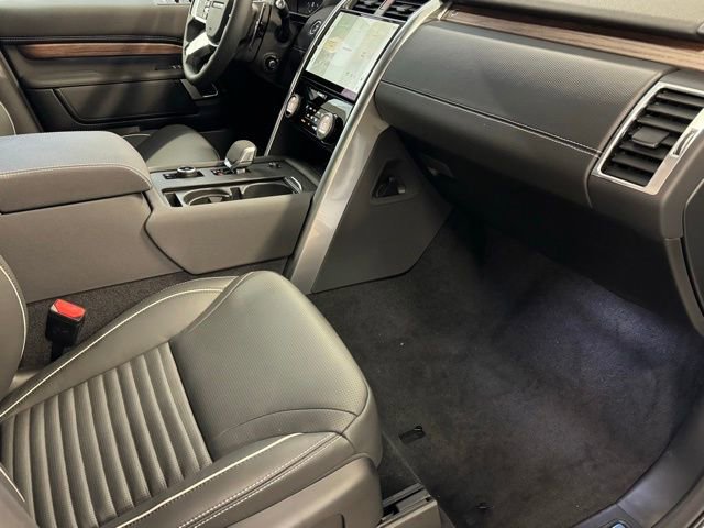 New 2024 Land Rover Discovery Dynamic SE image 34