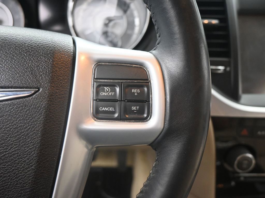 Used 2013 Chrysler 300 Base image 12