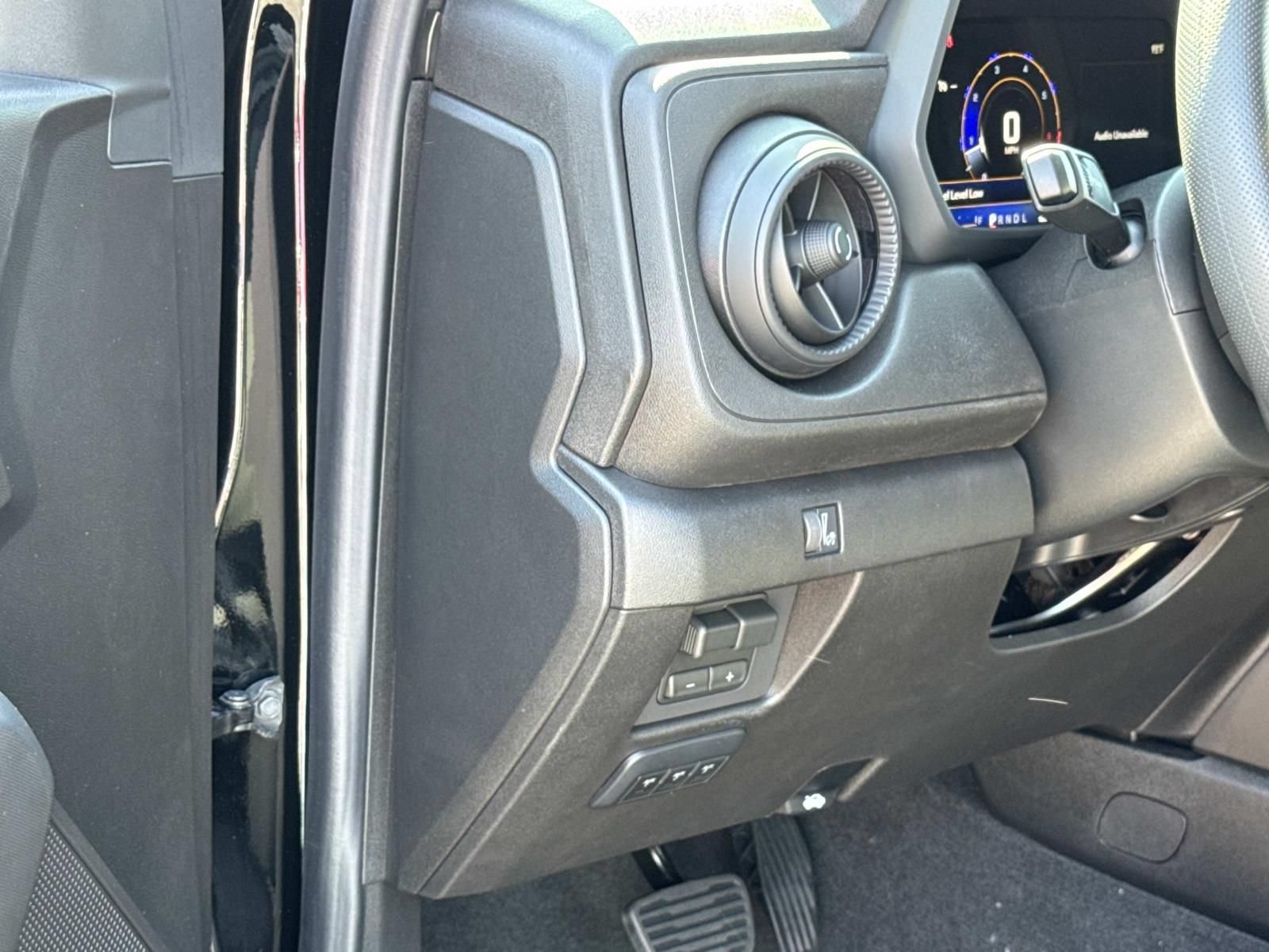 New 2026 Chevrolet Colorado Trail Boss w/ Midnight Edition AWD/4WD image 26