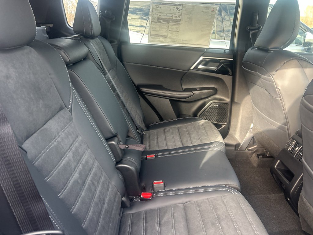 New 2026 Mitsubishi Outlander LE image 8