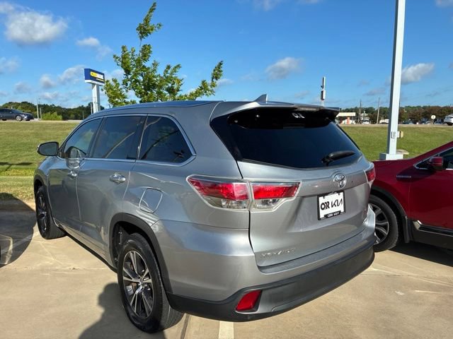 Used 2016 Toyota Highlander XLE FWD image 3