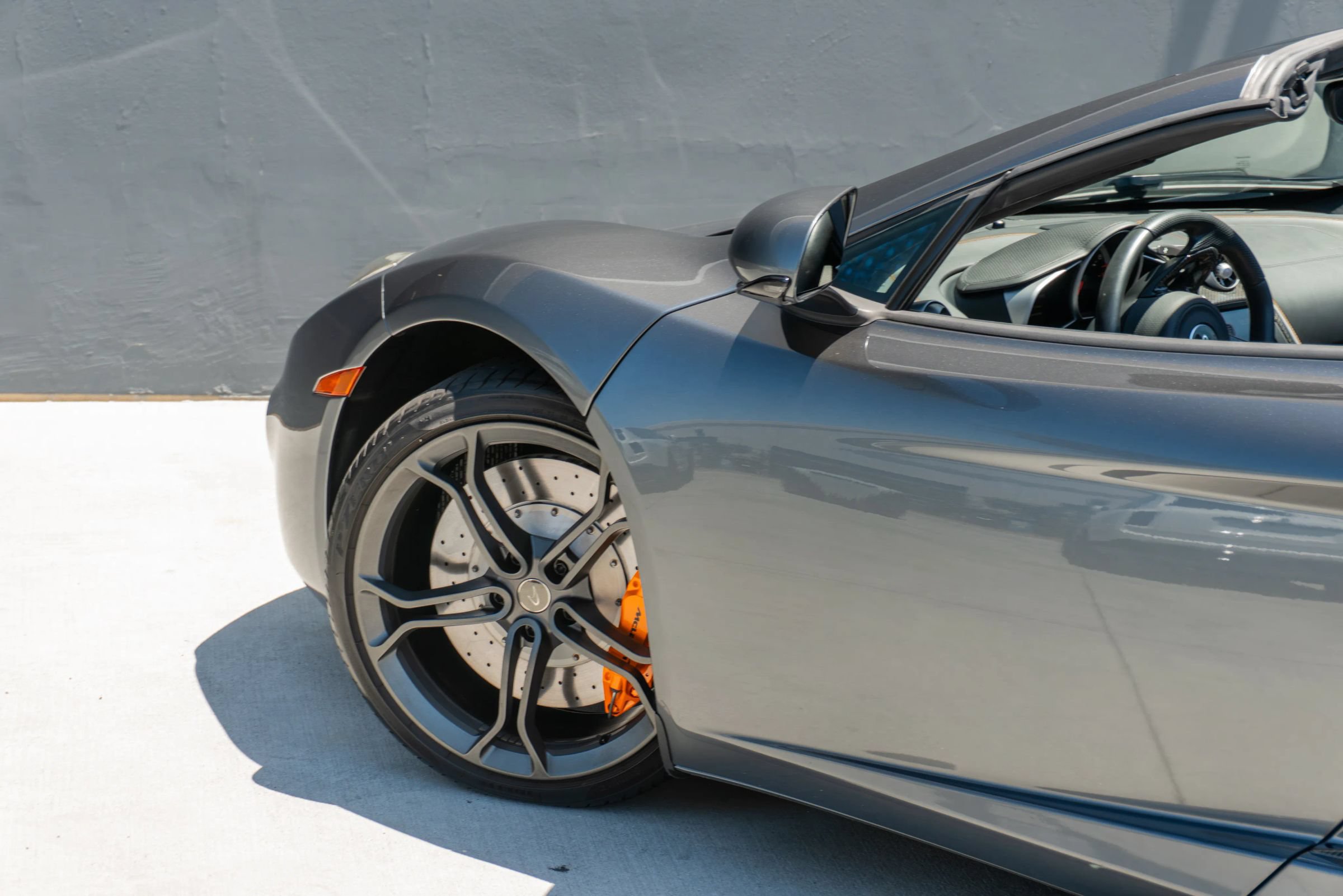 Used 2014 McLaren MP4-12C Spider RWD image 52