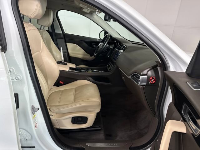 Used 2018 Jaguar F-PACE Prestige image 28