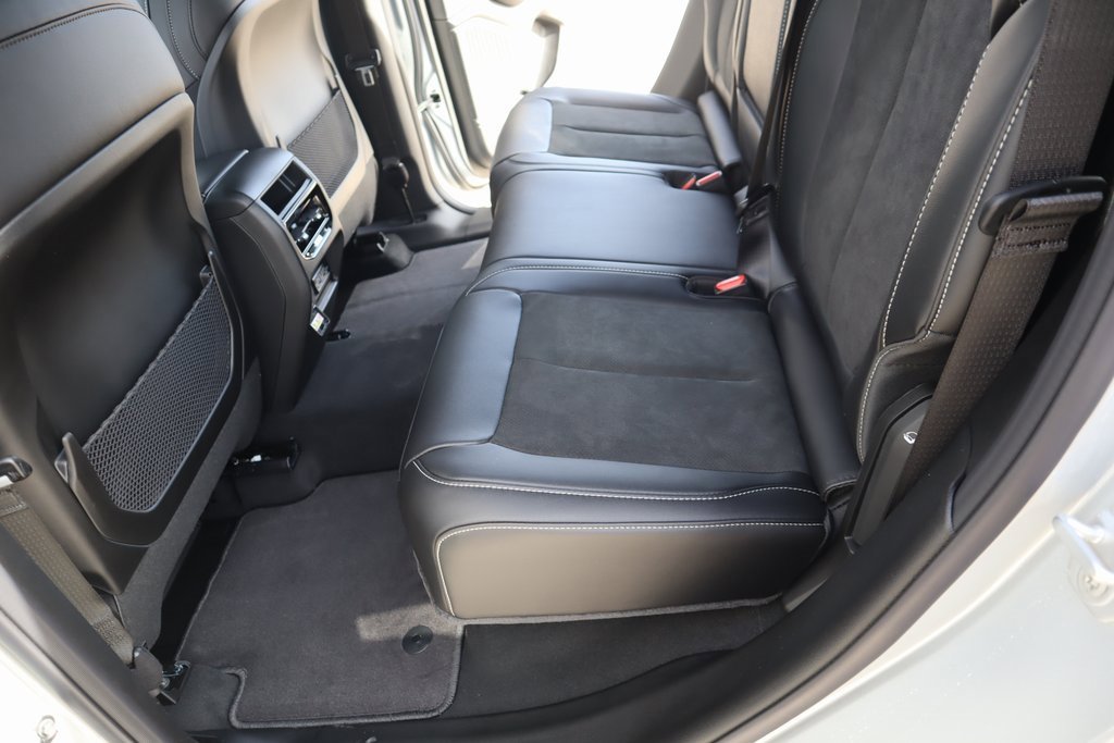 New 2025 Jeep Grand Cherokee Altitude image 12