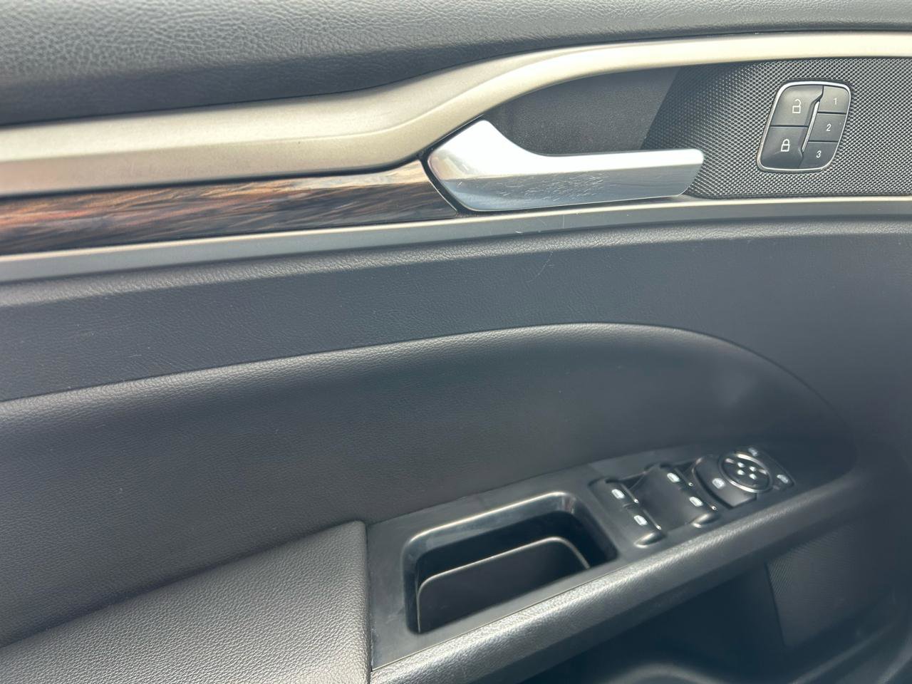 Used 2014 Ford Fusion SE w/ Equipment Group 202A FWD image 31