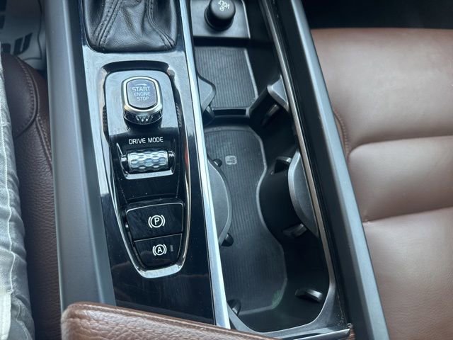 Used 2021 Volvo XC60 T6 Momentum AWD/4WD image 19
