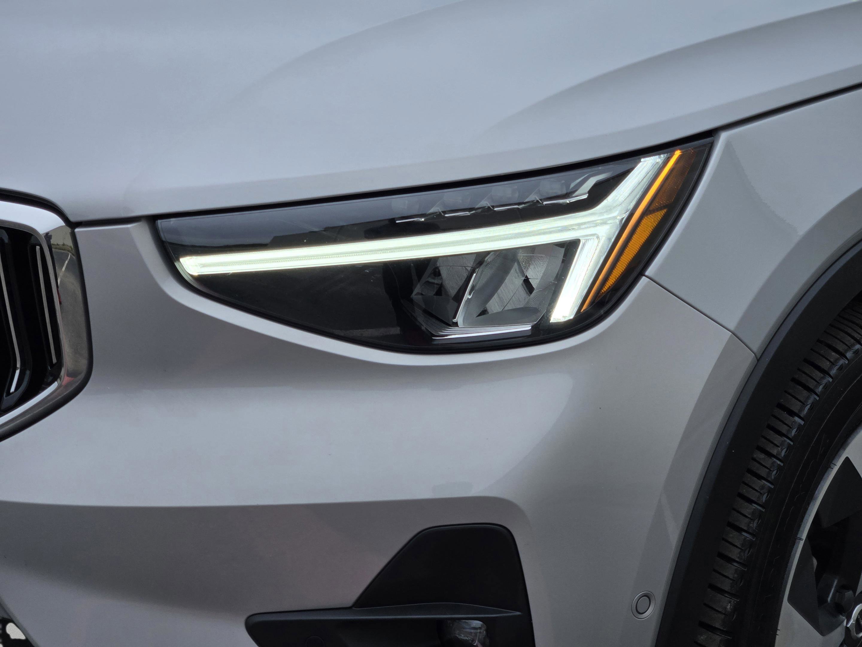 Used 2023 Volvo XC40 B5 Plus w/ Protection Package Premier AWD/4WD image 35