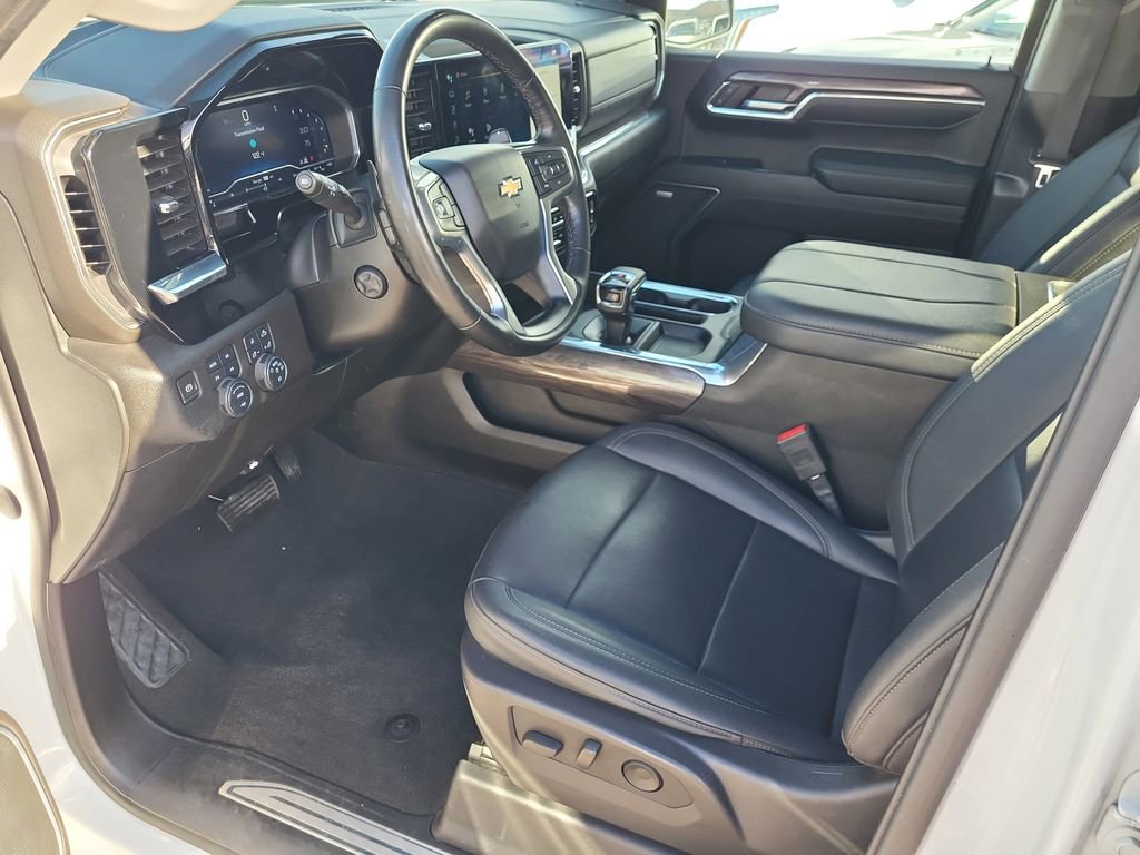 Used 2024 Chevrolet Silverado 1500 LTZ AWD/4WD image 11