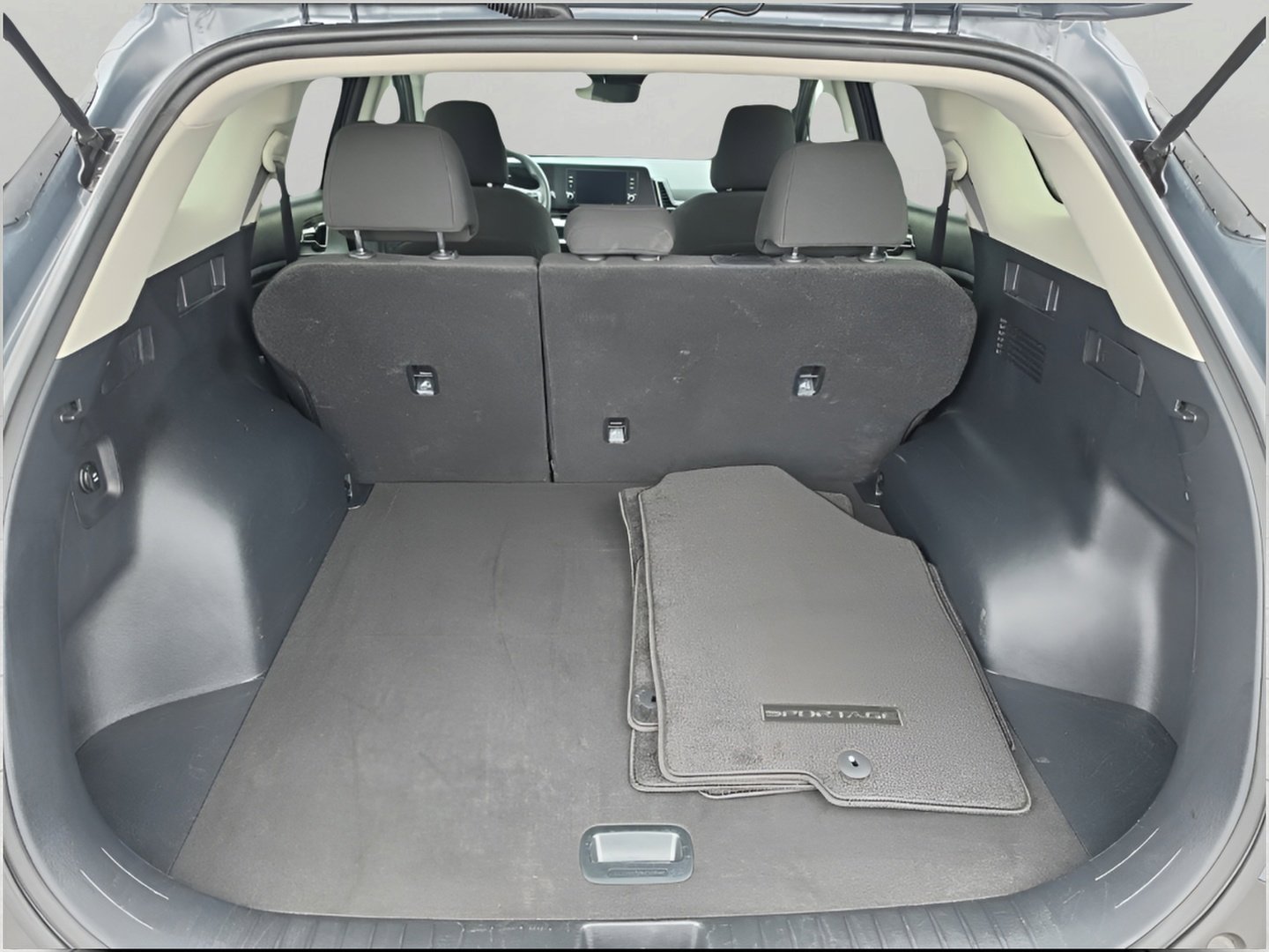 Used 2025 Kia Sportage LX image 7